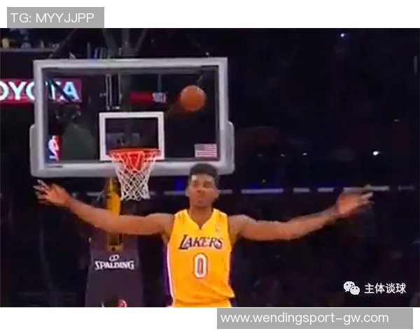 尼克杨谈布克遭遇重演称强行打控卫让人无奈